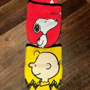 Peanuts Oven Mitts